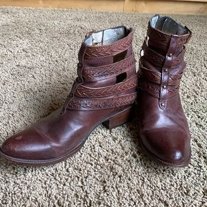 Freebird by Steven size 9 1/2 Boots